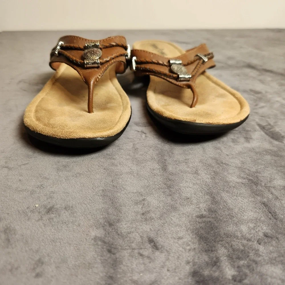 Minnetonka Silverthorne Thong Sandals Womens Size 9 Nutmeg Brown Leather W/Box